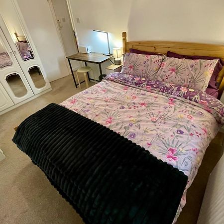 Vernon Place Town Centre, Vernon Cottage 3-Bed With Parking, 1A Vernon Court 2-Bed With Parking, 1B Studio No Parking, Off The High Street Next To Sandford Park Cheltenham Eksteriør billede