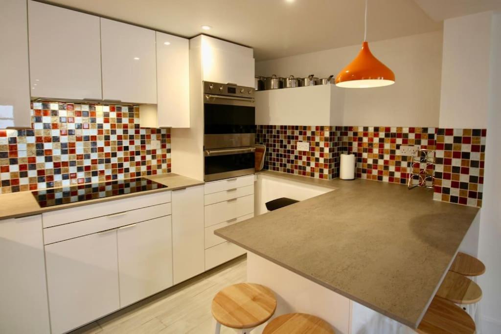 Vernon Place Town Centre, Vernon Cottage 3-Bed With Parking, 1A Vernon Court 2-Bed With Parking, 1B Studio No Parking, Off The High Street Next To Sandford Park Cheltenham Eksteriør billede
