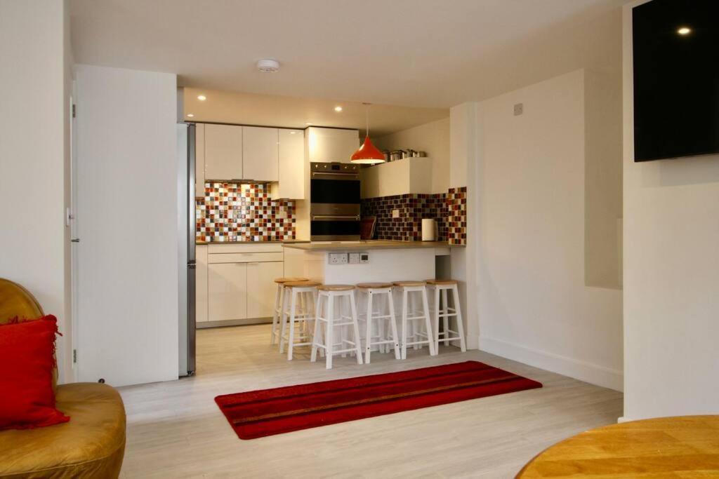 Vernon Place Town Centre, Vernon Cottage 3-Bed With Parking, 1A Vernon Court 2-Bed With Parking, 1B Studio No Parking, Off The High Street Next To Sandford Park Cheltenham Eksteriør billede