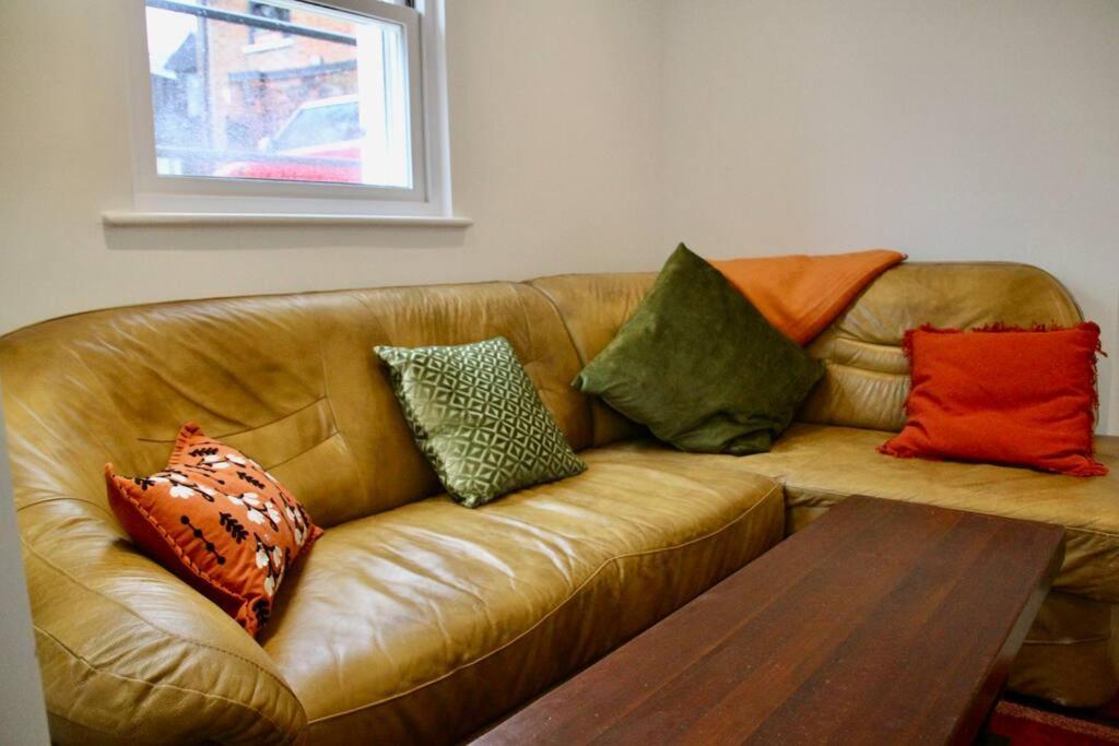 Vernon Place Town Centre, Vernon Cottage 3-Bed With Parking, 1A Vernon Court 2-Bed With Parking, 1B Studio No Parking, Off The High Street Next To Sandford Park Cheltenham Eksteriør billede