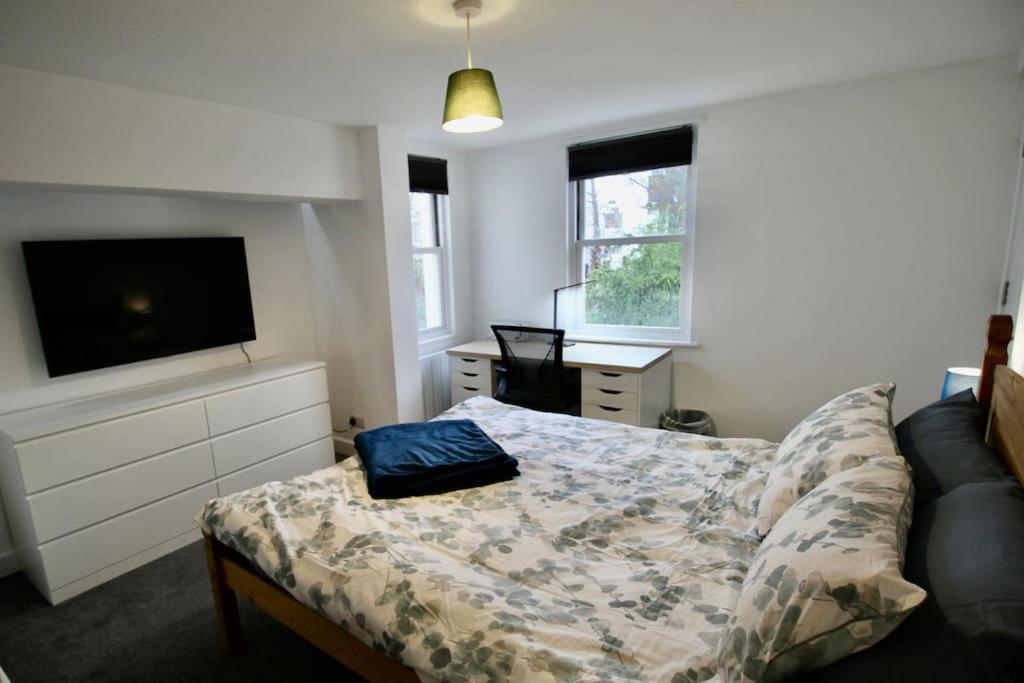Vernon Place Town Centre, Vernon Cottage 3-Bed With Parking, 1A Vernon Court 2-Bed With Parking, 1B Studio No Parking, Off The High Street Next To Sandford Park Cheltenham Eksteriør billede