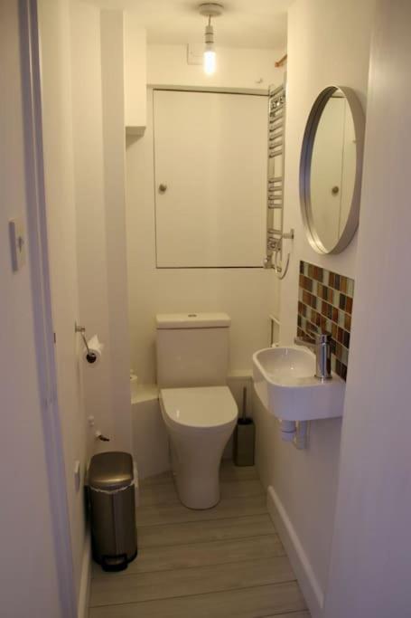 Vernon Place Town Centre, Vernon Cottage 3-Bed With Parking, 1A Vernon Court 2-Bed With Parking, 1B Studio No Parking, Off The High Street Next To Sandford Park Cheltenham Eksteriør billede