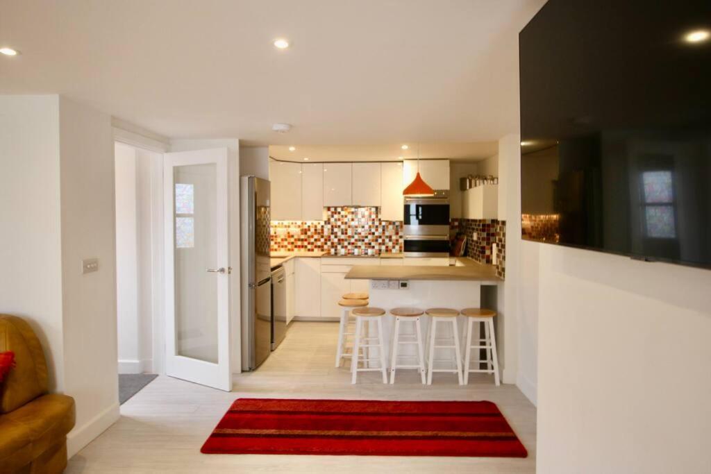 Vernon Place Town Centre, Vernon Cottage 3-Bed With Parking, 1A Vernon Court 2-Bed With Parking, 1B Studio No Parking, Off The High Street Next To Sandford Park Cheltenham Eksteriør billede