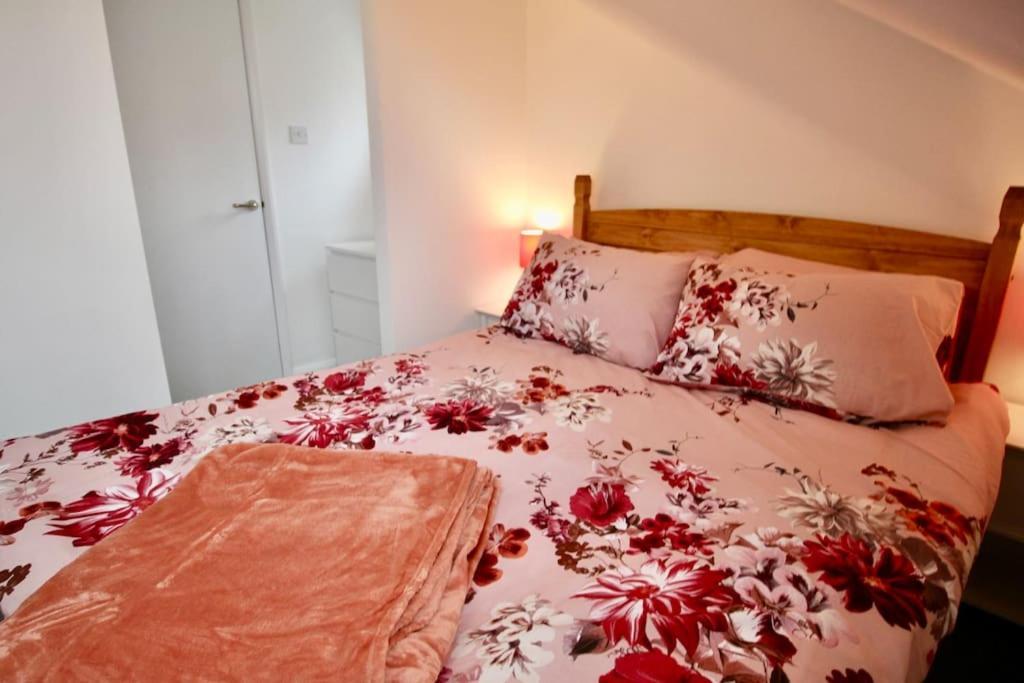 Vernon Place Town Centre, Vernon Cottage 3-Bed With Parking, 1A Vernon Court 2-Bed With Parking, 1B Studio No Parking, Off The High Street Next To Sandford Park Cheltenham Eksteriør billede