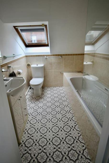 Vernon Place Town Centre, Vernon Cottage 3-Bed With Parking, 1A Vernon Court 2-Bed With Parking, 1B Studio No Parking, Off The High Street Next To Sandford Park Cheltenham Eksteriør billede