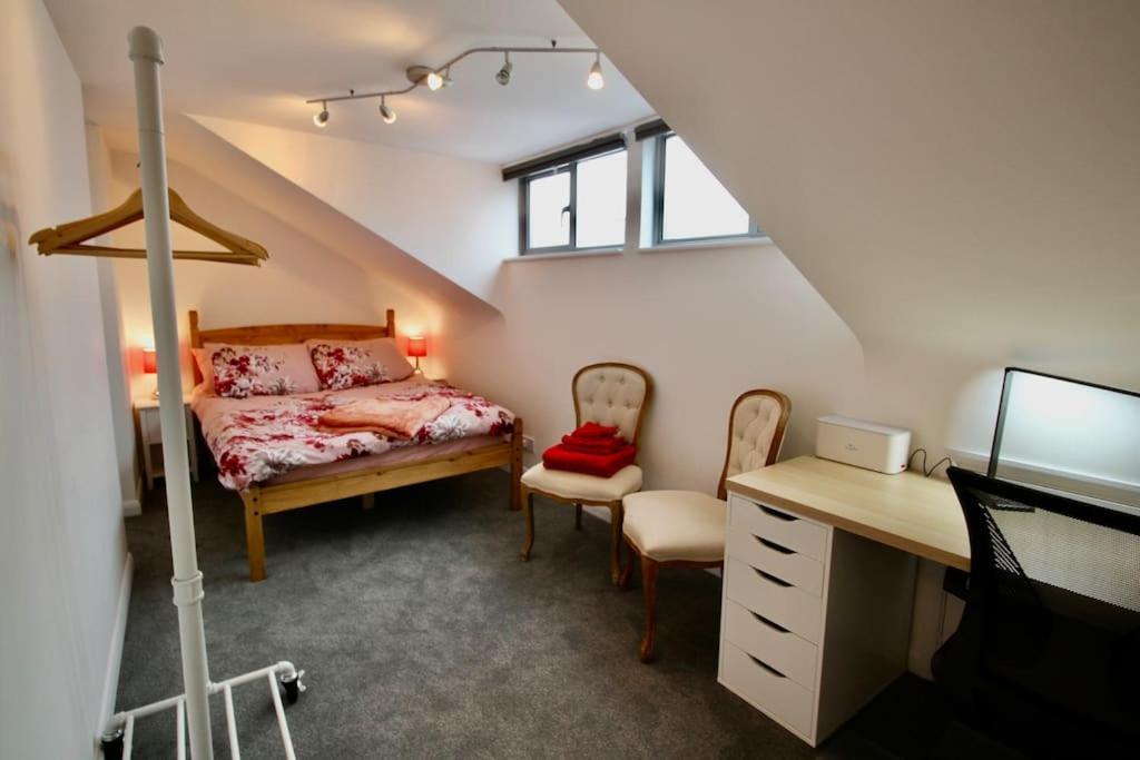Vernon Place Town Centre, Vernon Cottage 3-Bed With Parking, 1A Vernon Court 2-Bed With Parking, 1B Studio No Parking, Off The High Street Next To Sandford Park Cheltenham Eksteriør billede
