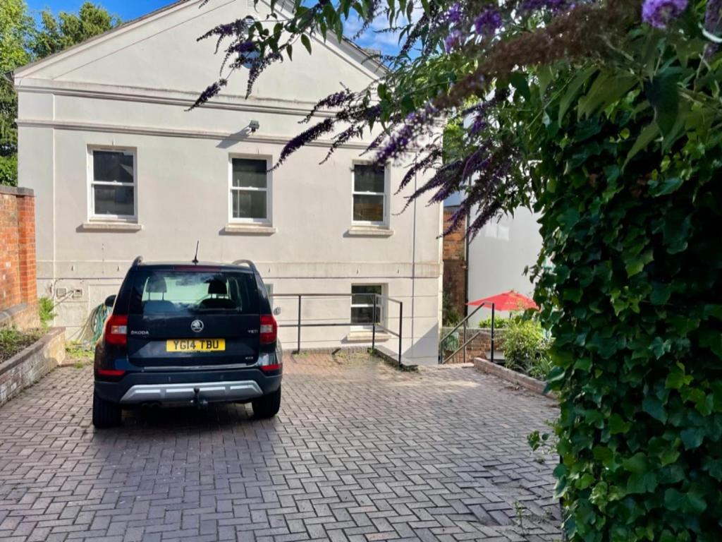 Vernon Place Town Centre, Vernon Cottage 3-Bed With Parking, 1A Vernon Court 2-Bed With Parking, 1B Studio No Parking, Off The High Street Next To Sandford Park Cheltenham Eksteriør billede