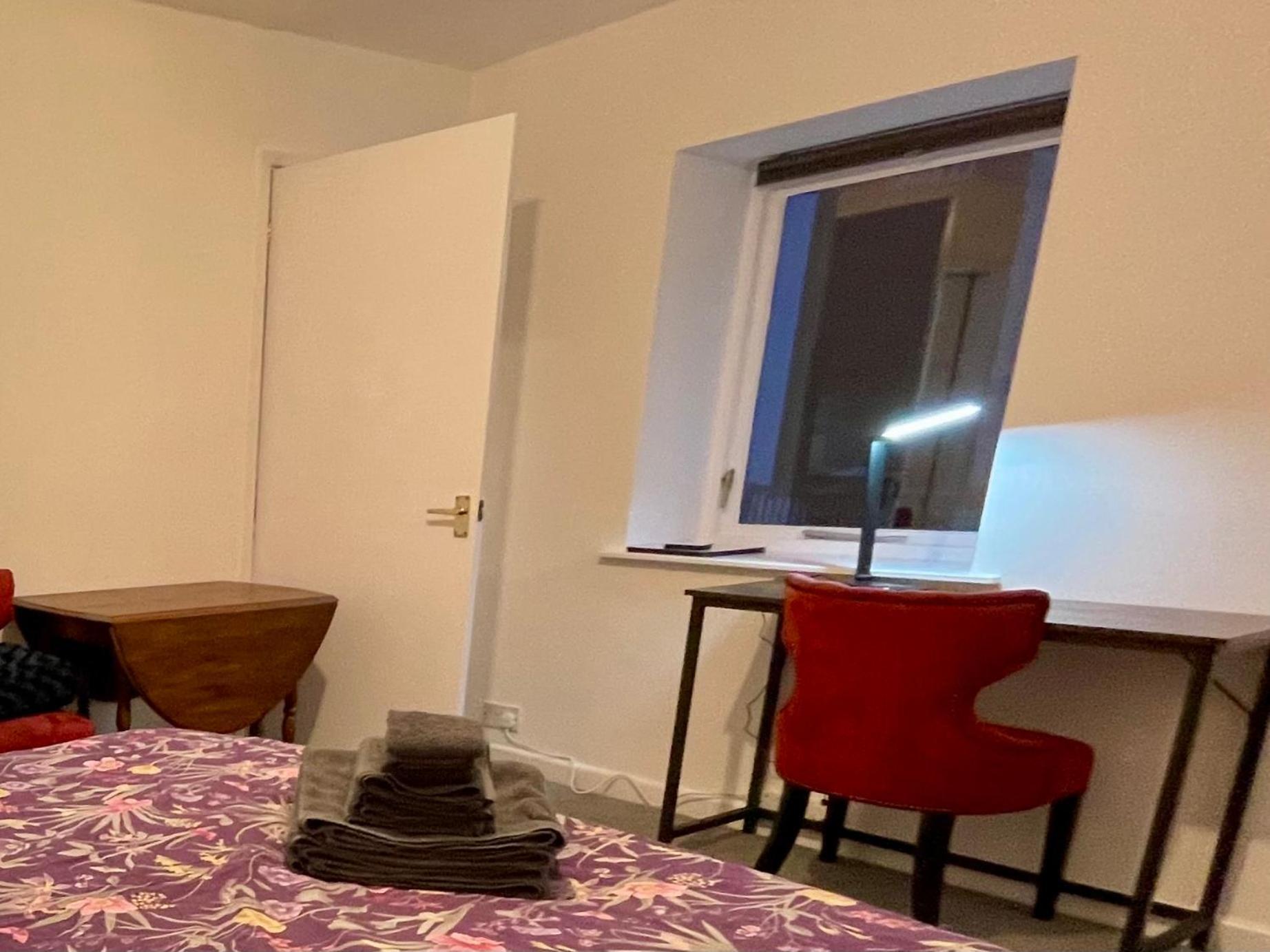 Vernon Place Town Centre, Vernon Cottage 3-Bed With Parking, 1A Vernon Court 2-Bed With Parking, 1B Studio No Parking, Off The High Street Next To Sandford Park Cheltenham Eksteriør billede
