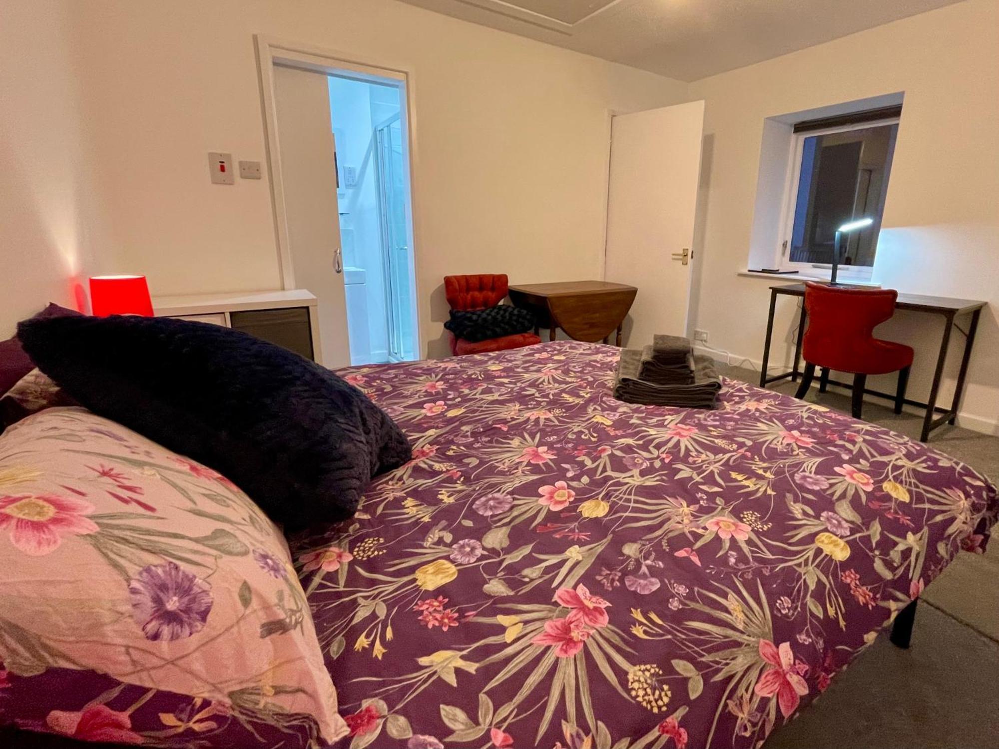 Vernon Place Town Centre, Vernon Cottage 3-Bed With Parking, 1A Vernon Court 2-Bed With Parking, 1B Studio No Parking, Off The High Street Next To Sandford Park Cheltenham Eksteriør billede