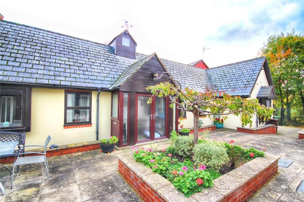 Vernon Place Town Centre, Vernon Cottage 3-Bed With Parking, 1A Vernon Court 2-Bed With Parking, 1B Studio No Parking, Off The High Street Next To Sandford Park Cheltenham Eksteriør billede