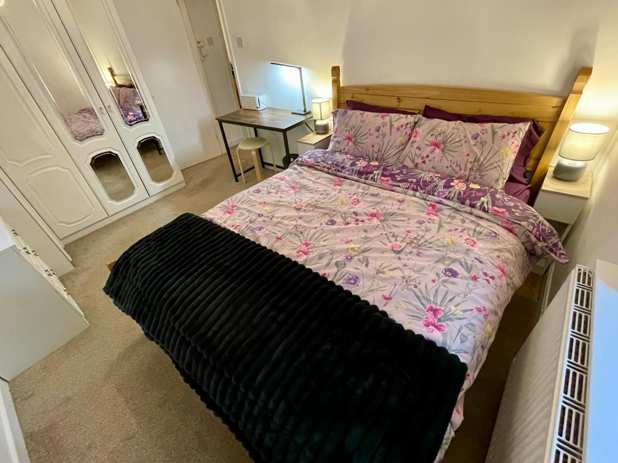 Vernon Place Town Centre, Vernon Cottage 3-Bed With Parking, 1A Vernon Court 2-Bed With Parking, 1B Studio No Parking, Off The High Street Next To Sandford Park Cheltenham Eksteriør billede