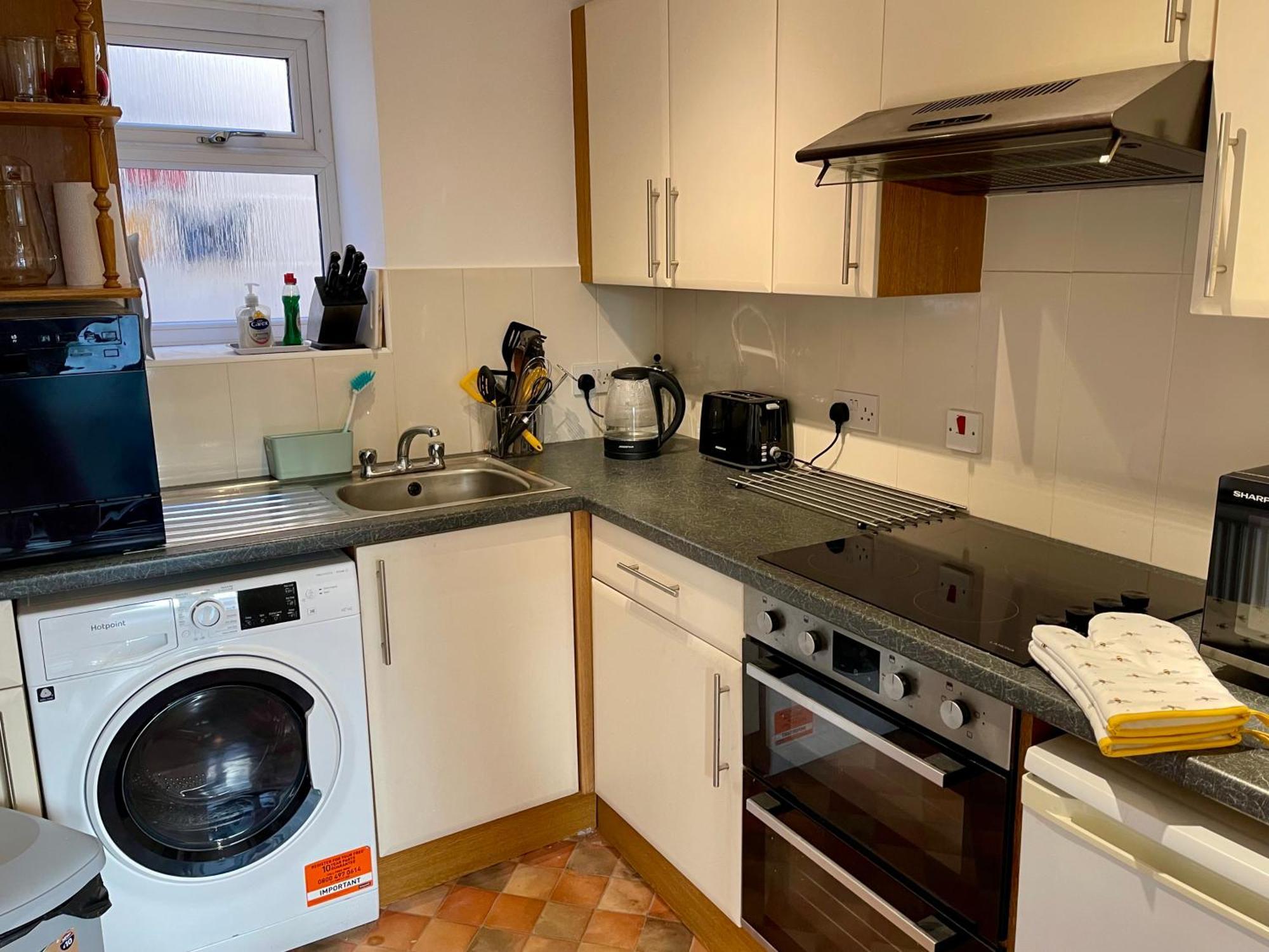 Vernon Place Town Centre, Vernon Cottage 3-Bed With Parking, 1A Vernon Court 2-Bed With Parking, 1B Studio No Parking, Off The High Street Next To Sandford Park Cheltenham Eksteriør billede