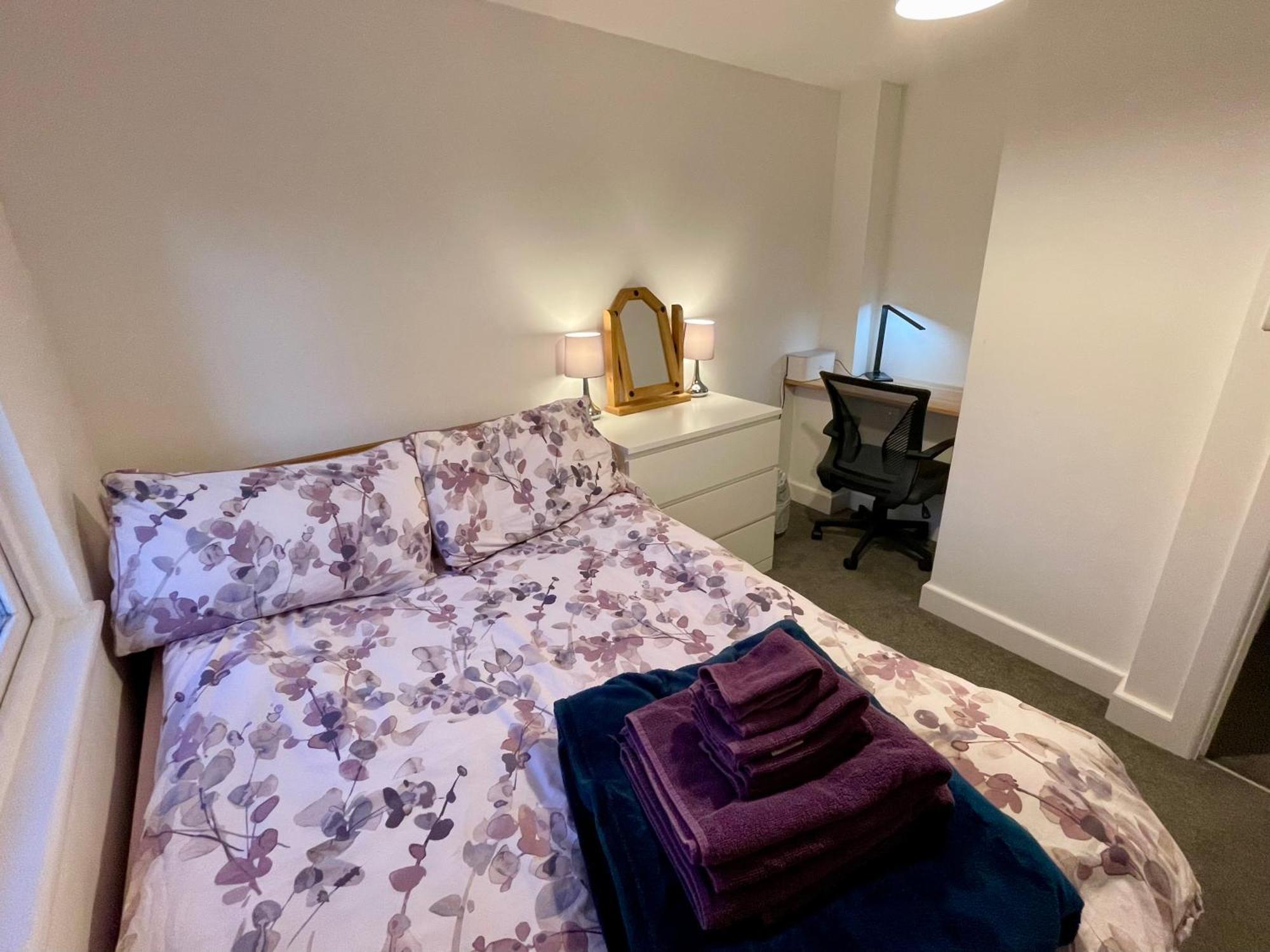 Vernon Place Town Centre, Vernon Cottage 3-Bed With Parking, 1A Vernon Court 2-Bed With Parking, 1B Studio No Parking, Off The High Street Next To Sandford Park Cheltenham Eksteriør billede