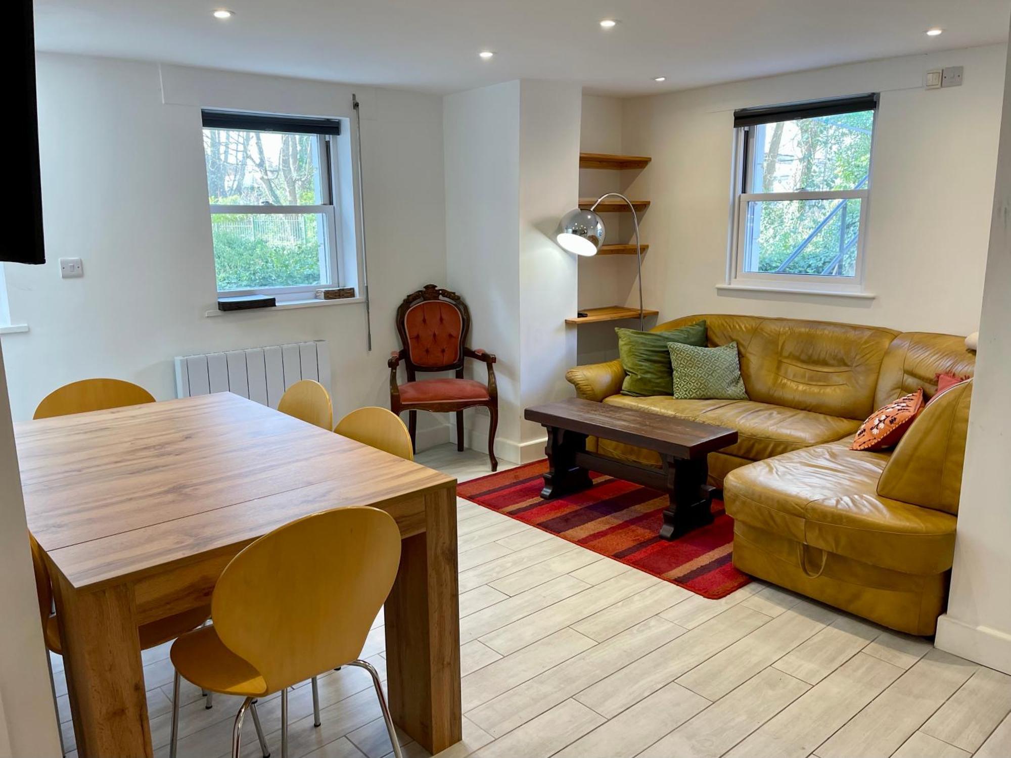 Vernon Place Town Centre, Vernon Cottage 3-Bed With Parking, 1A Vernon Court 2-Bed With Parking, 1B Studio No Parking, Off The High Street Next To Sandford Park Cheltenham Eksteriør billede