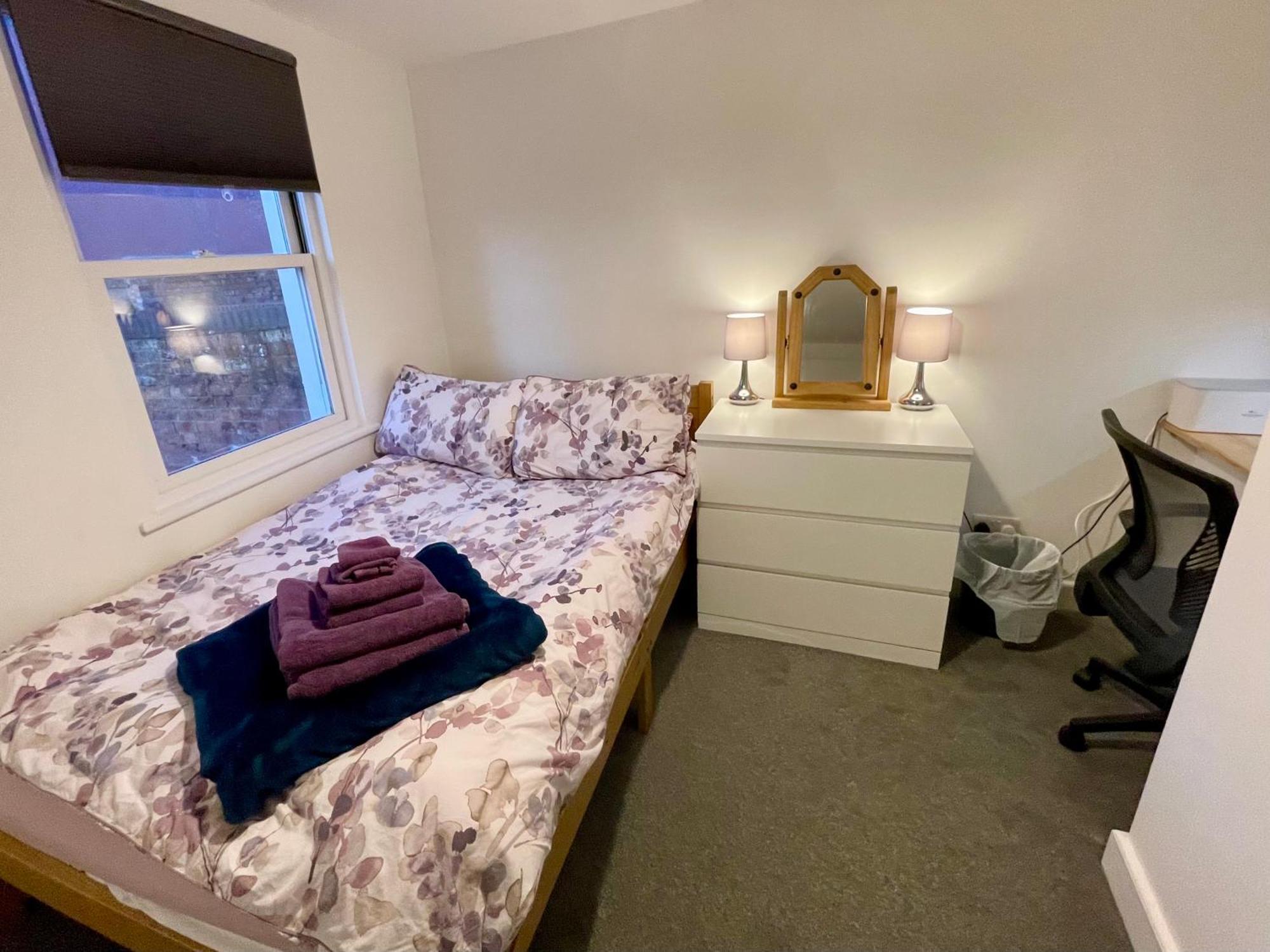 Vernon Place Town Centre, Vernon Cottage 3-Bed With Parking, 1A Vernon Court 2-Bed With Parking, 1B Studio No Parking, Off The High Street Next To Sandford Park Cheltenham Eksteriør billede