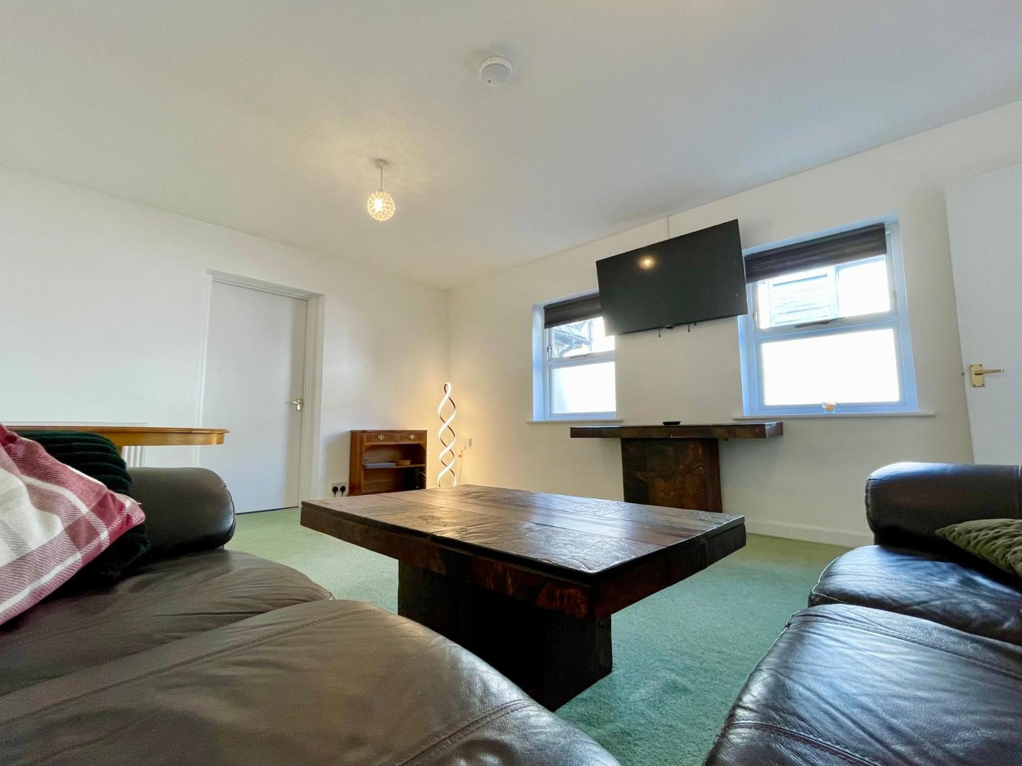 Vernon Place Town Centre, Vernon Cottage 3-Bed With Parking, 1A Vernon Court 2-Bed With Parking, 1B Studio No Parking, Off The High Street Next To Sandford Park Cheltenham Eksteriør billede